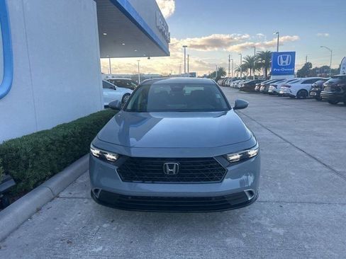 Used 2023 Honda Accord Touring image 2