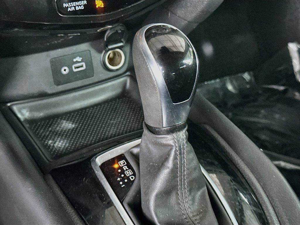 Used 2020 Nissan Rogue S FWD image 16