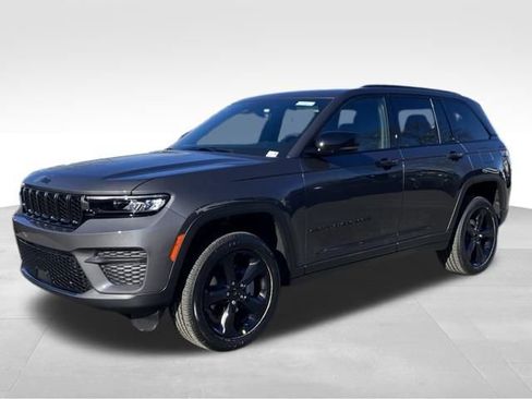 New 2025 Jeep Grand Cherokee Altitude image 3