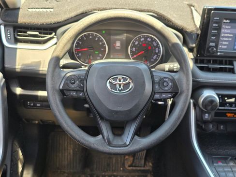 Used 2020 Toyota RAV4 LE AWD/4WD image 6