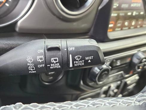 Used 2022 Jeep Wrangler Unlimited Sahara w/ Safety Group AWD/4WD image 15