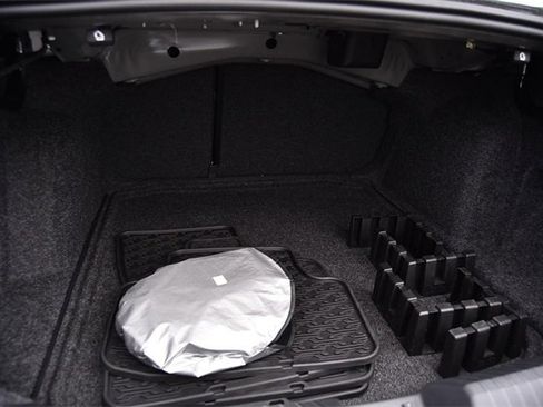 Certified 2025 Volkswagen Jetta SE w/ Sunroof Package image 24