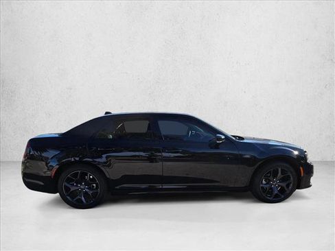 Used 2023 Chrysler 300 Touring L image 4