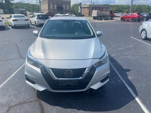 Used 2021 Nissan Versa SV FWD image 2