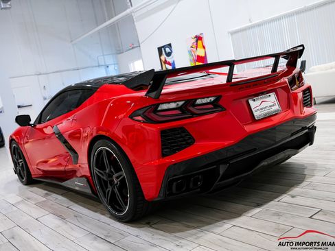 Used 2021 Chevrolet Corvette Stingray Coupe w/ Z51 Performance Package RWD image 17