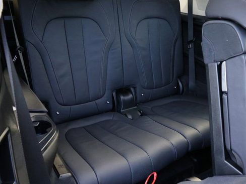 Used 2020 BMW X7 xDrive40i w/ Premium Package AWD/4WD image 16