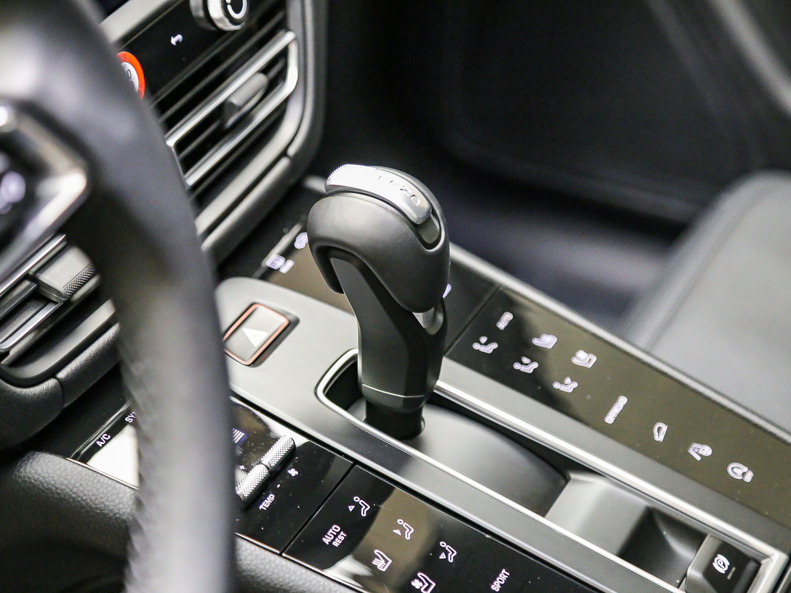 Certified 2026 Porsche Macan AWD/4WD image 24