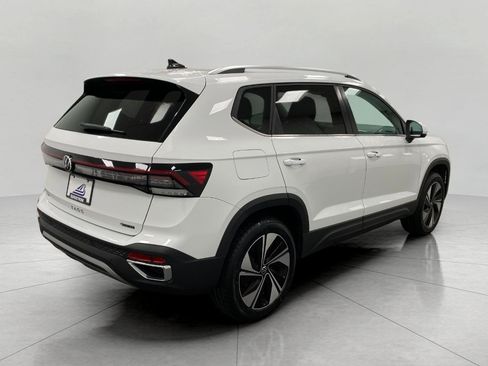 Used 2025 Volkswagen Taos SE AWD/4WD image 4
