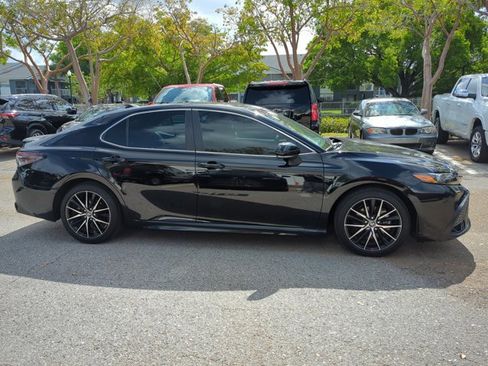 Used 2024 Toyota Camry SE FWD image 4