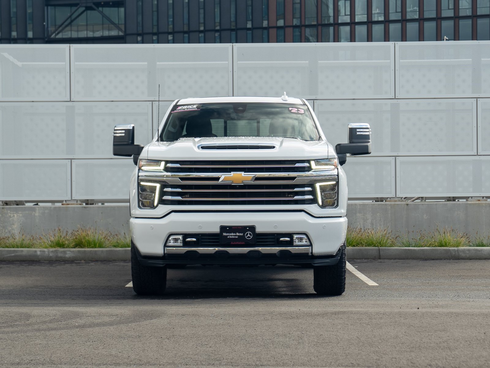 Used 2023 Chevrolet Silverado 2500 High Country AWD/4WD image 2