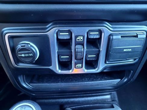 Used 2021 Jeep Gladiator Sport AWD/4WD image 19