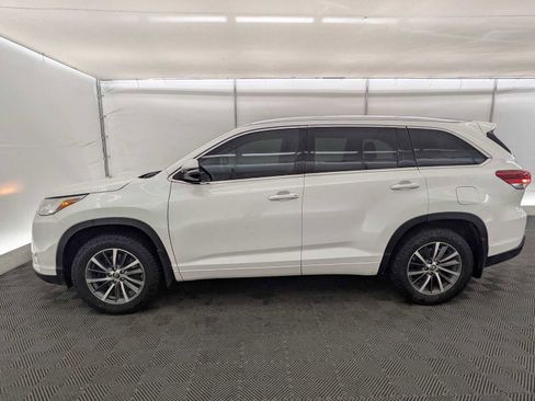 Used 2018 Toyota Highlander XLE image 3