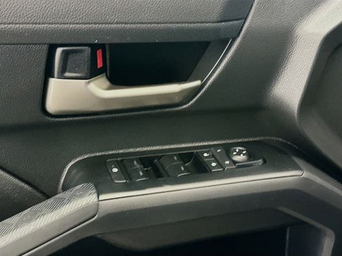 Used 2025 Toyota Tacoma TRD Off-Road image 15