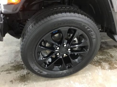 Used 2022 Jeep Wrangler Unlimited Sahara image 4