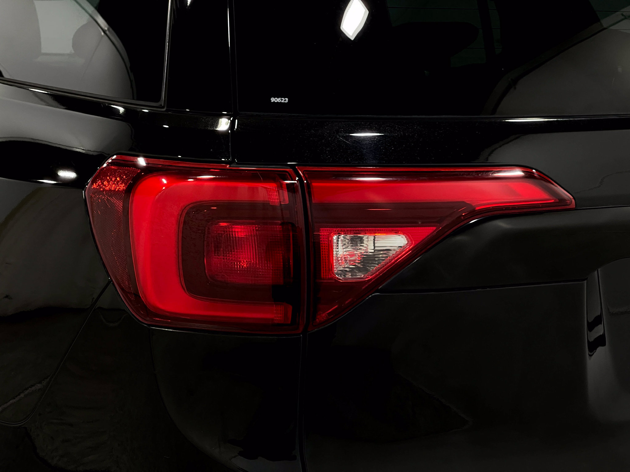 Used 2019 GMC Acadia SLT w/ Black Edition FWD image 36