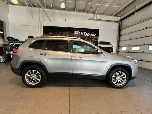 Used 2019 Jeep Cherokee Latitude Plus w/ Cold Weather Group AWD/4WD image 22