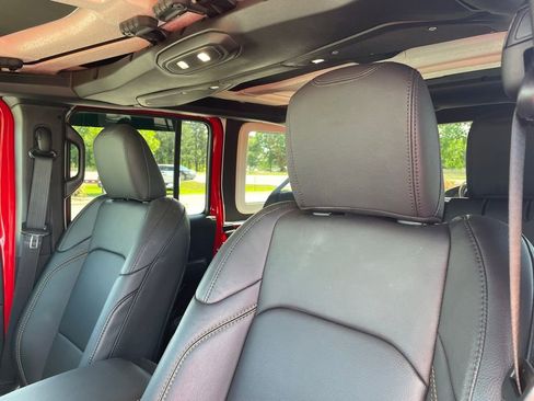 Used 2025 Jeep Wrangler Unlimited Sahara AWD/4WD image 23