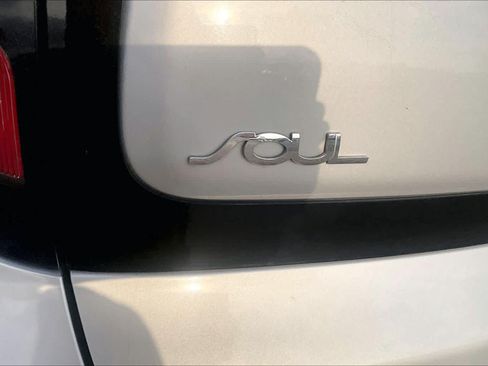 Used 2017 Kia Soul + FWD image 30