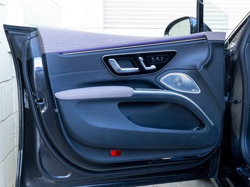 Used 2023 Mercedes-Benz EQS 580 4MATIC Sedan image 12