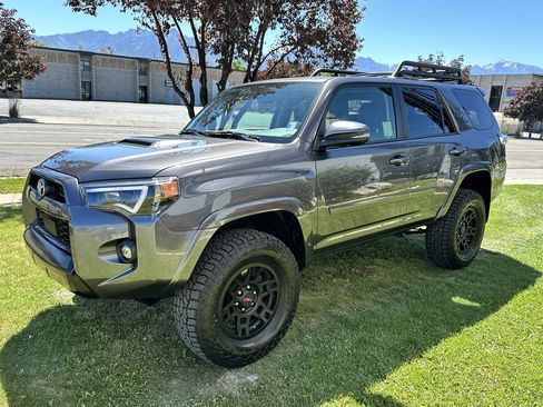 Used 2023 Toyota 4Runner TRD Off-Road Premium w/ Off Road Premium Plus Package AWD/4WD image 10