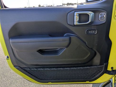 Used 2024 Jeep Gladiator Sport image 10