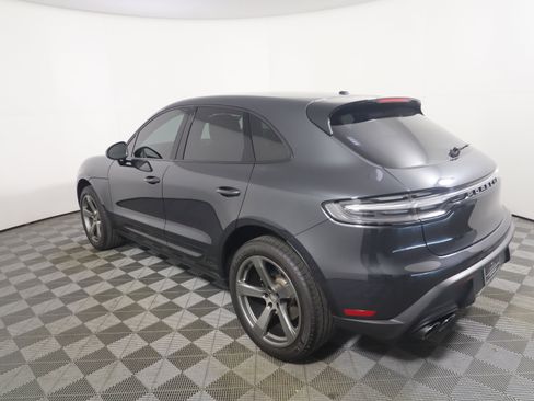 Used 2023 Porsche Macan image 3