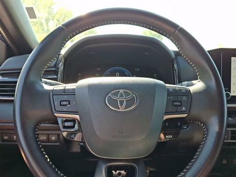 Used 2025 Toyota Camry SE FWD image 18