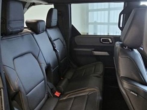 Used 2023 Ford Bronco Badlands image 14