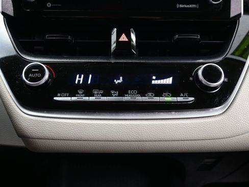 Used 2021 Toyota Corolla LE image 18