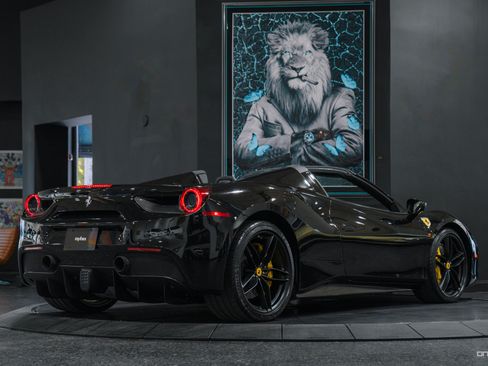Used 2018 Ferrari 488 Spider RWD image 5