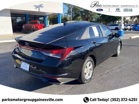 Certified 2023 Hyundai Elantra SE image 3