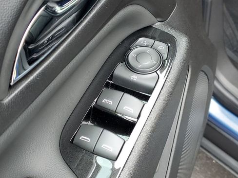 Used 2024 Chevrolet Equinox Premier AWD/4WD image 24