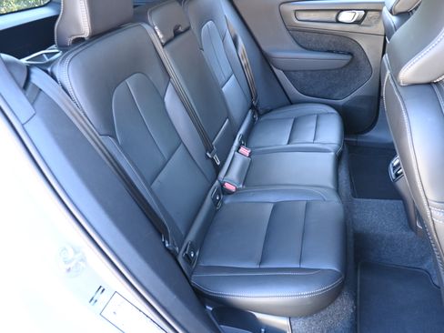 Used 2025 Volvo XC40 B5 Core image 20