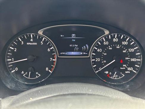 Used 2018 Nissan Altima 2.5 SR w/ SR Midnight Edition image 10