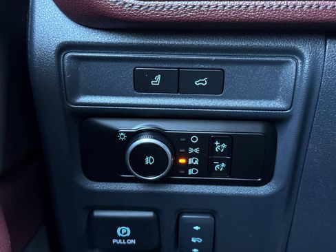 Used 2023 Ford Expedition Limited image 35