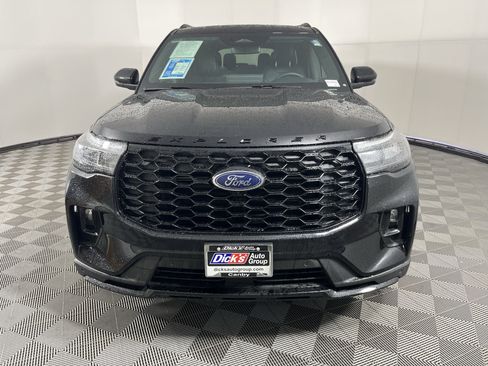 Used 2025 Ford Explorer ST-Line w/ Premium Package image 8