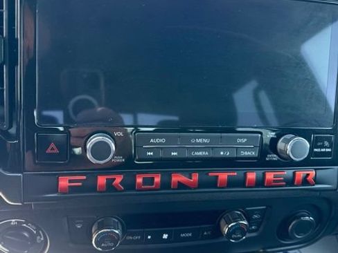 Used 2025 Nissan Frontier PRO-4X AWD/4WD image 19