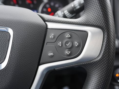 Used 2022 GMC Terrain SLE image 12