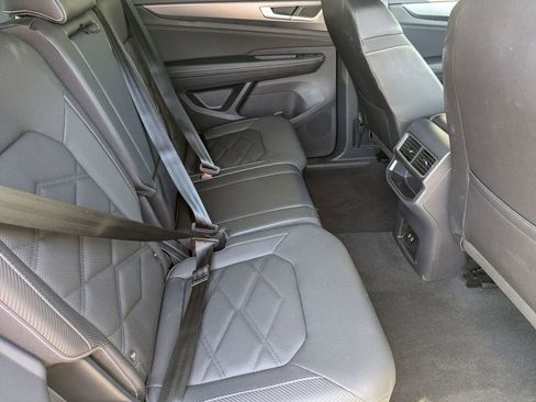 Used 2025 Volkswagen Atlas Cross Sport SE image 30