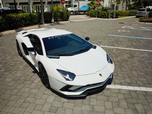 Used 2018 Lamborghini Aventador S image 50