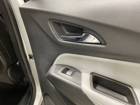 Used 2021 Chevrolet Equinox Premier image 24