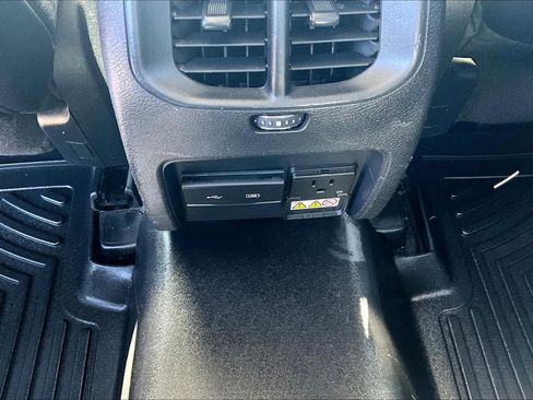 Used 2019 Jeep Cherokee Limited w/ Luxury Group image 39