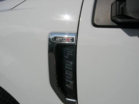Used 2022 Ford F250 XL w/ STX Appearance Package image 4