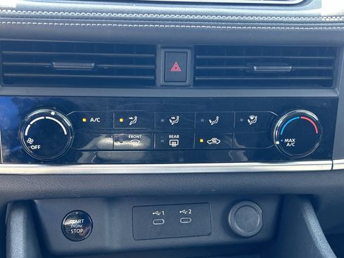 Used 2024 Nissan Rogue S AWD/4WD image 16