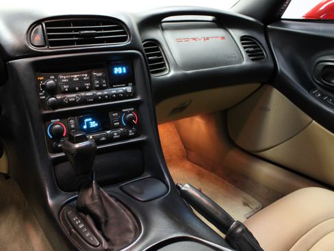 Used 1998 Chevrolet Corvette Convertible w/ Memory Pkg image 16