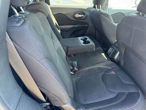 Used 2015 Jeep Cherokee Latitude w/ Comfort/Convenience Group FWD image 4