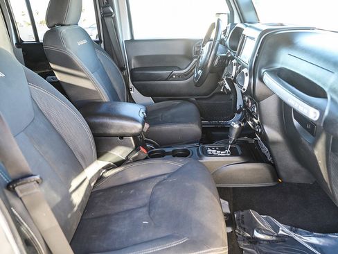 Used 2017 Jeep Wrangler Unlimited Sahara image 16