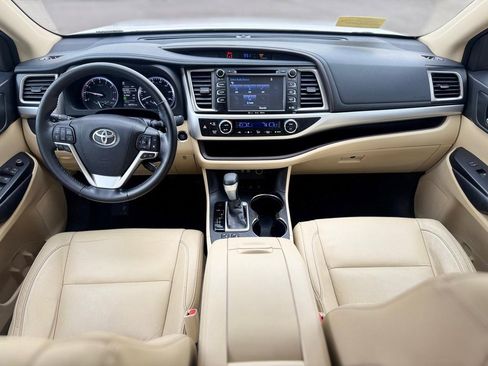 Used 2017 Toyota Highlander XLE image 11