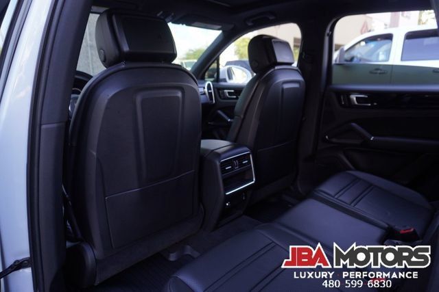 Used 2023 Porsche Cayenne AWD/4WD image 7