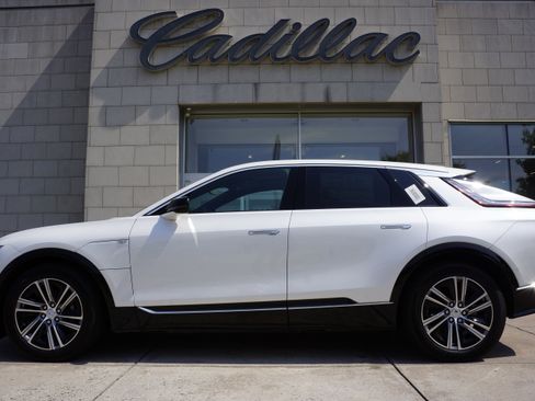 Used 2024 Cadillac Lyriq Luxury image 10